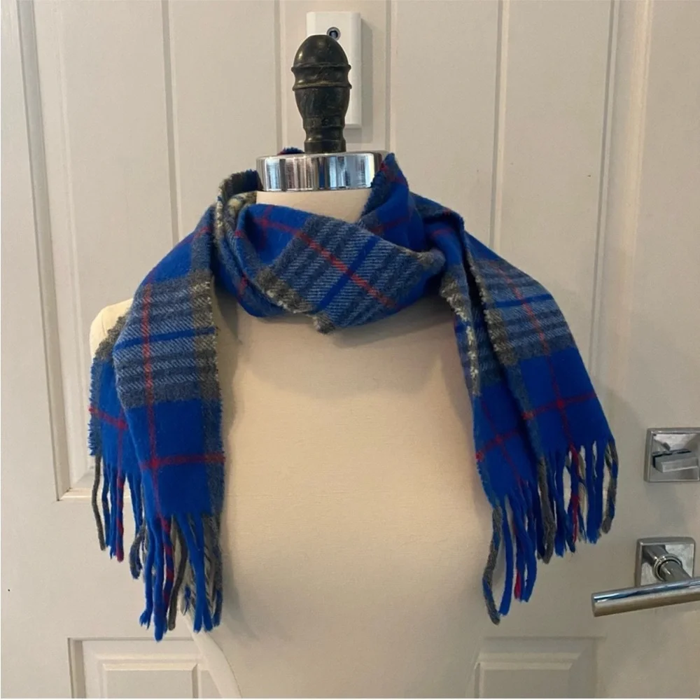 VTG GAP Italian made 100% wool Blue and Gray Plaid Scarf fringe cold weather